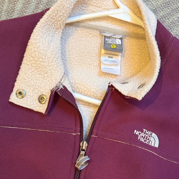 The North Face Plum Fleece-Lined Bomber Jacket - Picture 4 of 10